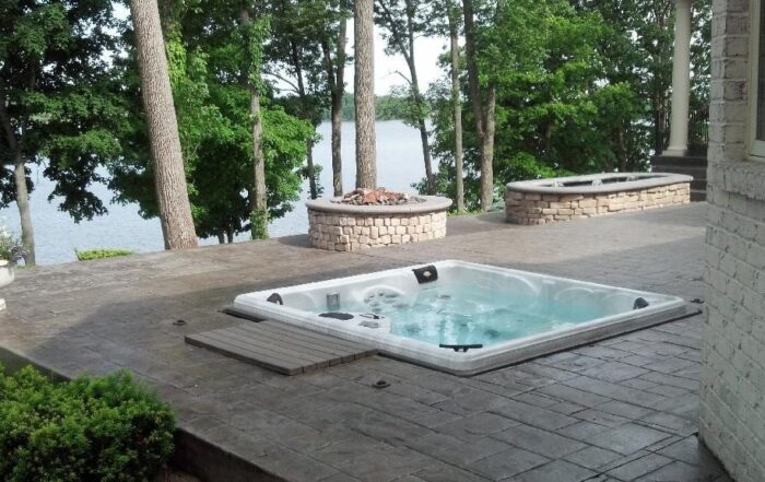 The King Ultra Hot Tub (Installed)